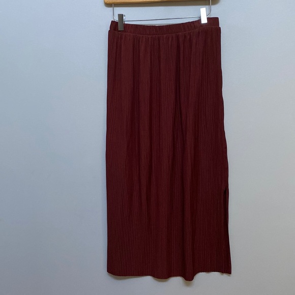 ❗️SOLD❗️Aritzia Wilfred Dark Brown/Burgundy Pleated Celesse Midi Skirt Size M - Picture 7 of 10